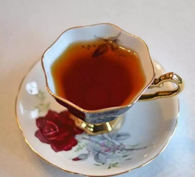美丽清晨可以从一杯温暖的祁门红茶开始